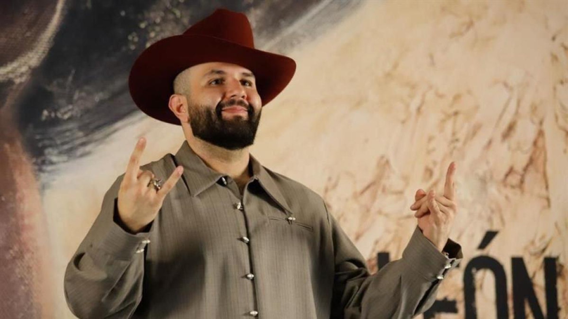 Carín León escala al No. 13 del Billboard Colombia Hot 100 con “Desde Que Te Tengo”
