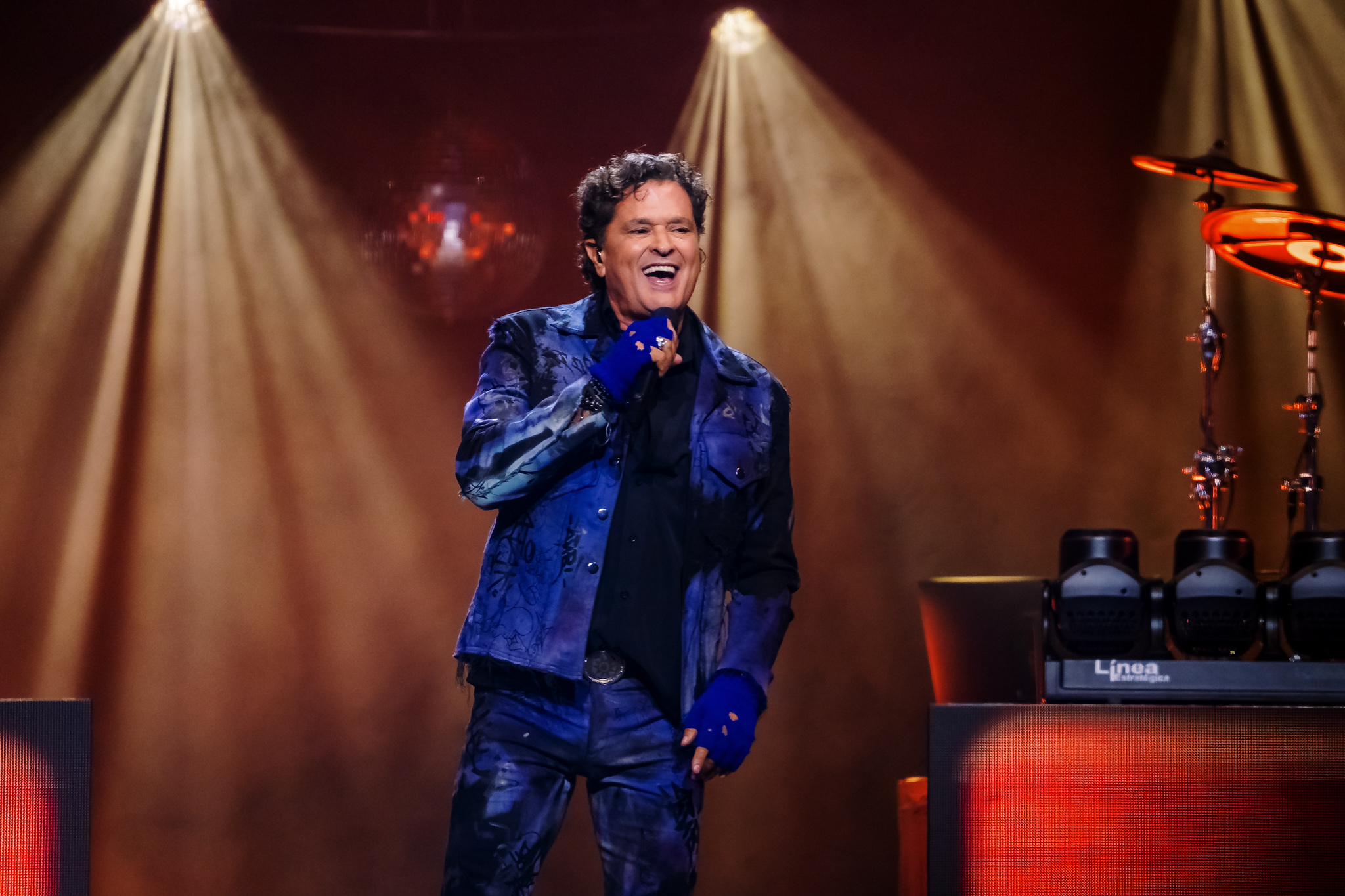 Carlos Vives empezó su Tour Al Sol en Bogotá con un viaje por todos sus éxitos