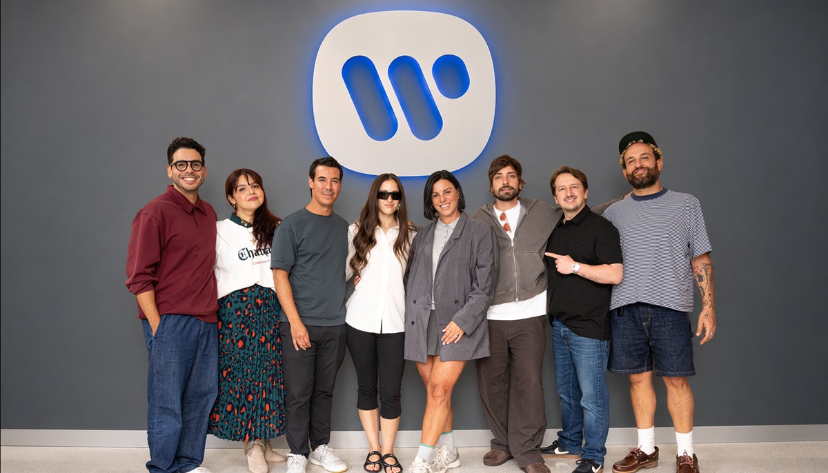 Aria Vega firma con Warner Music Latina