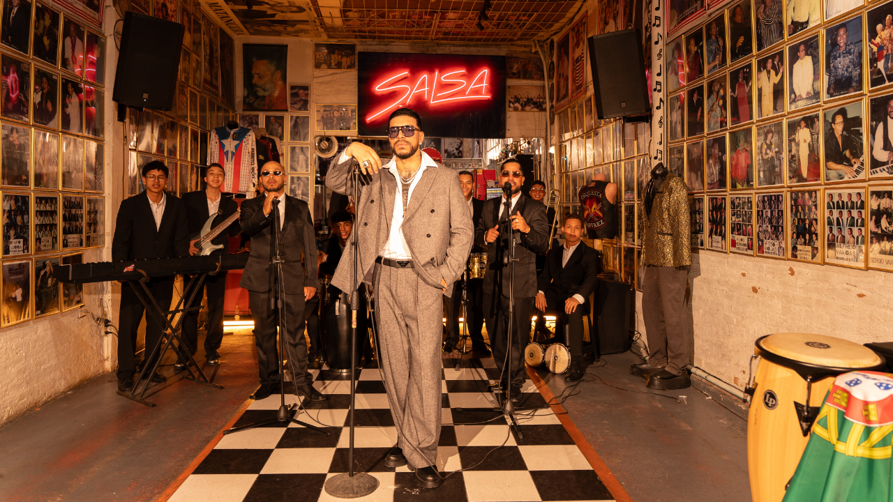 Ryan Castro presenta “Lluvia (Awoo)” junto a Eddie Santiago, una nueva versión de un clásico de la salsa romántica